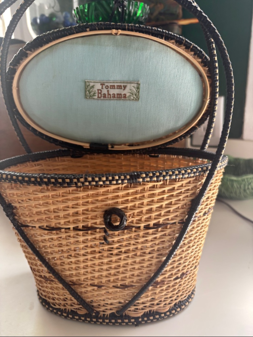 Hand woven Tommy Bahama basket bag. - Picture 6 of 7